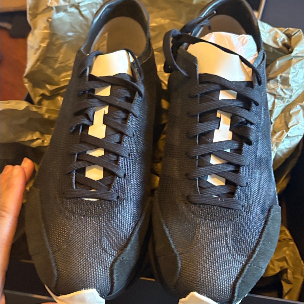 Black Designer Men's Sneakers - Picture 5 of 6